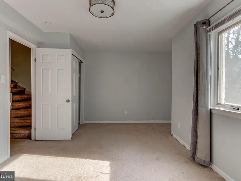 107 Montrose Ave — Photo 16