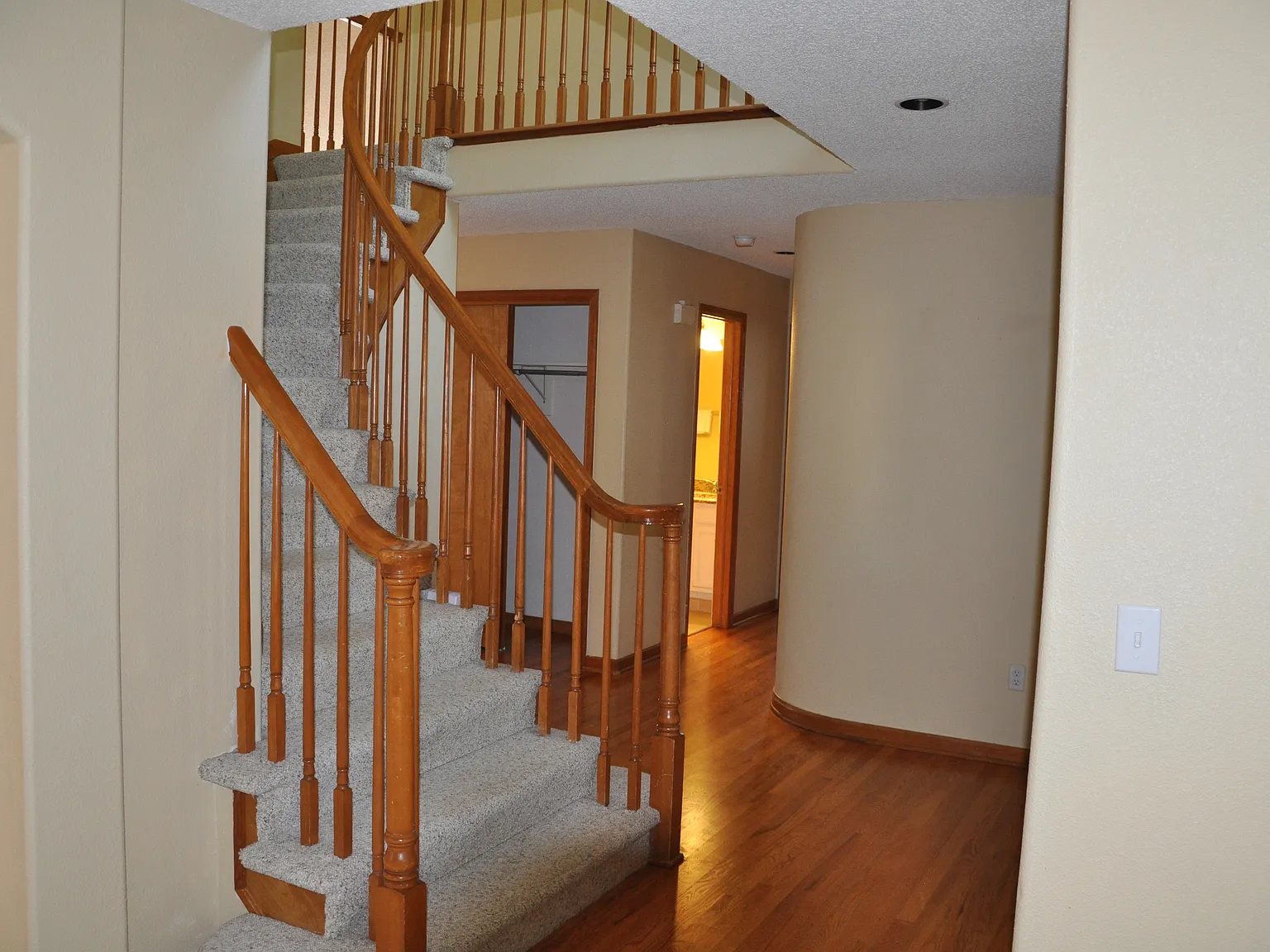 5 bed, 3.5 bath, 3498 sqft, $3,950 — Photo 2
