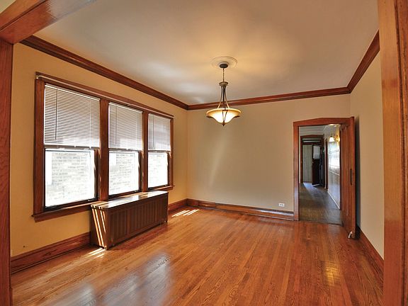 3rd image of 3346 N Hamlin Ave #2