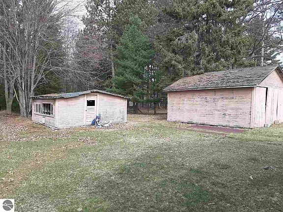 3rd image of 829 Newman St