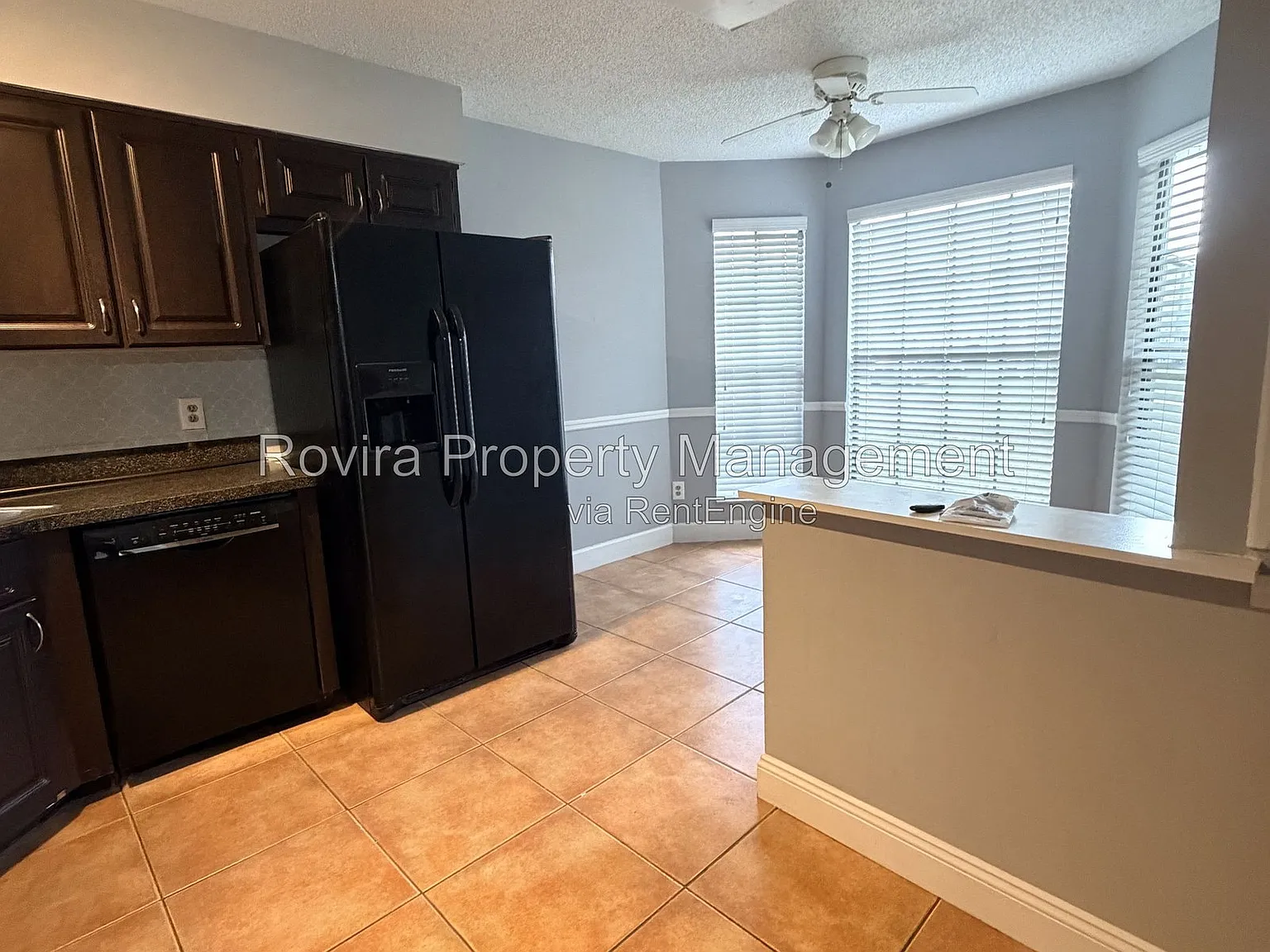 3 bed, 2.5 bath, 1418 sqft, $2,100 — Photo 4