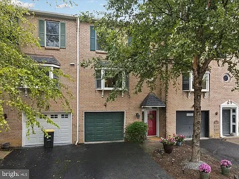 3 bed, 2.5 bath, 1970 sqft, $2,700 — Photo 2