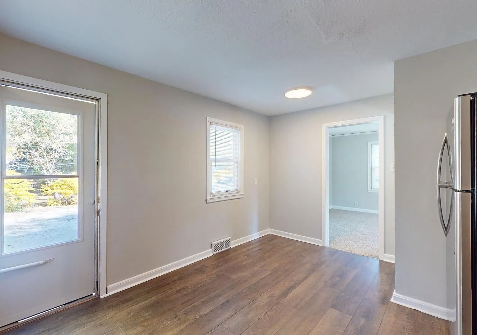 Available Now! Spacious 4 Bedroom House Near Campus — Photo 3