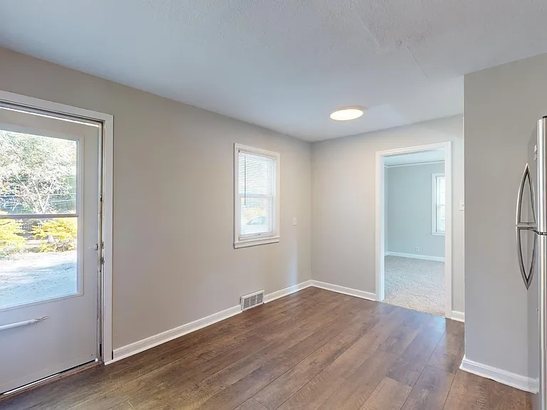3121 Lincoln Way — Photo 3