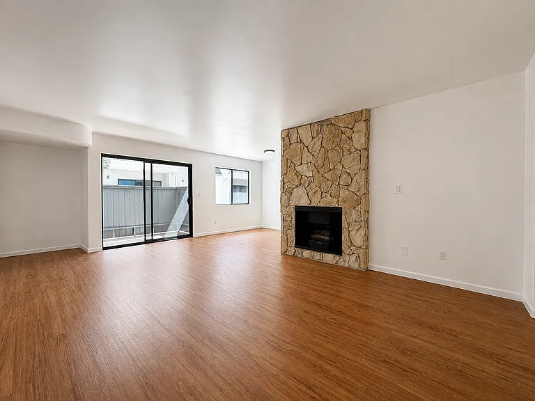Moorpark Lofts — Photo 6