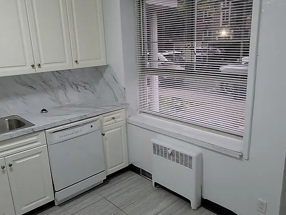4th image of 58-49 187th St #10G
