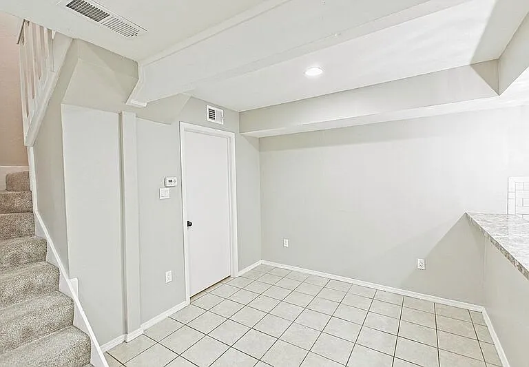889 Dublin Dr #D — Photo 12