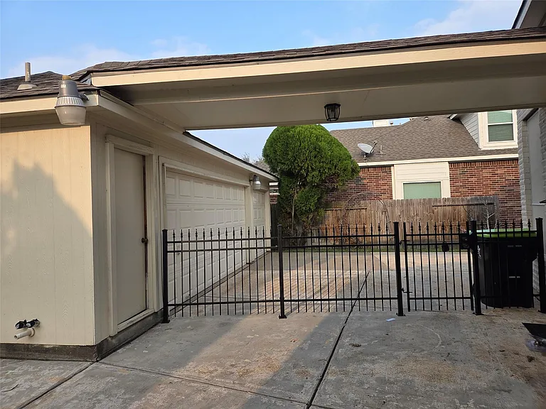 4306 Lakeside Meadow Dr — Photo 38