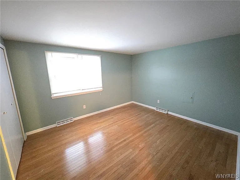 161 Foxpoint Dr W — Photo 26
