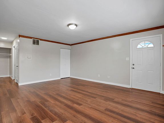 3rd image of 1943 Westfield Dr S