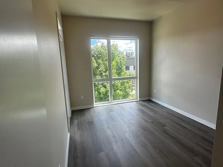 12547 SW Main St — Photo 4