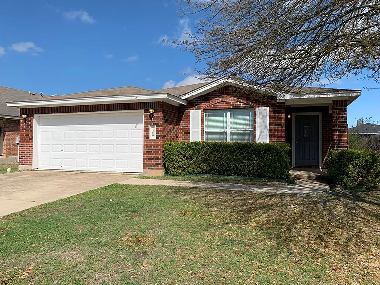 509 Golden Gate Dr — Photo 2