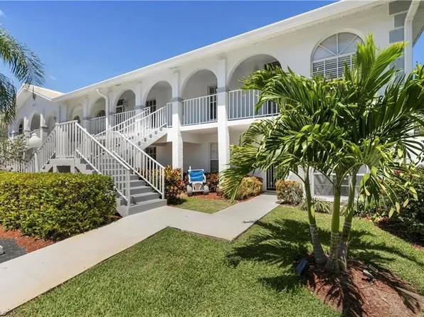 257 Deerwood Cir APT 10, Naples, FL 34113