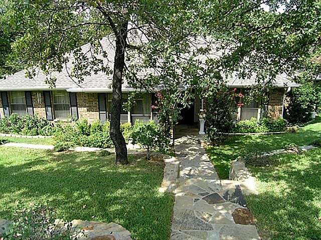 1st image of 625 Shady Oaks Trl