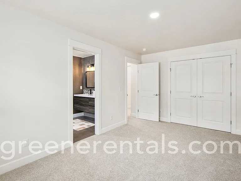 9016 Merrill Ct NE — Photo 22