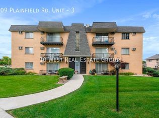 909 Plainfield Rd APT 3, Darien, IL 60561