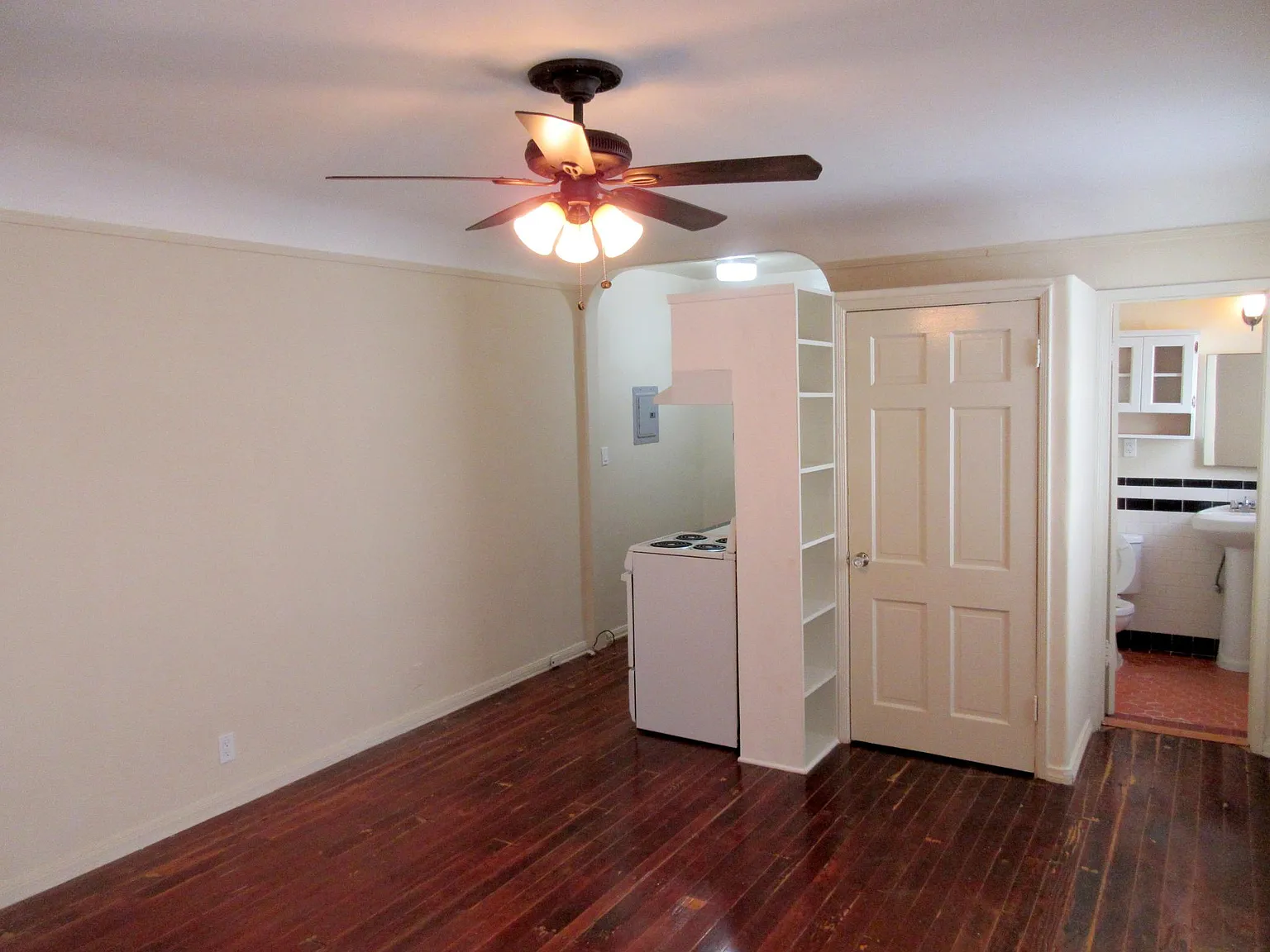 Studio, 400 sqft, $1,495 — Photo 2