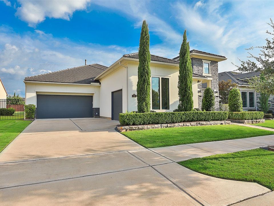 1st image of 61 Quiet Vista Dr