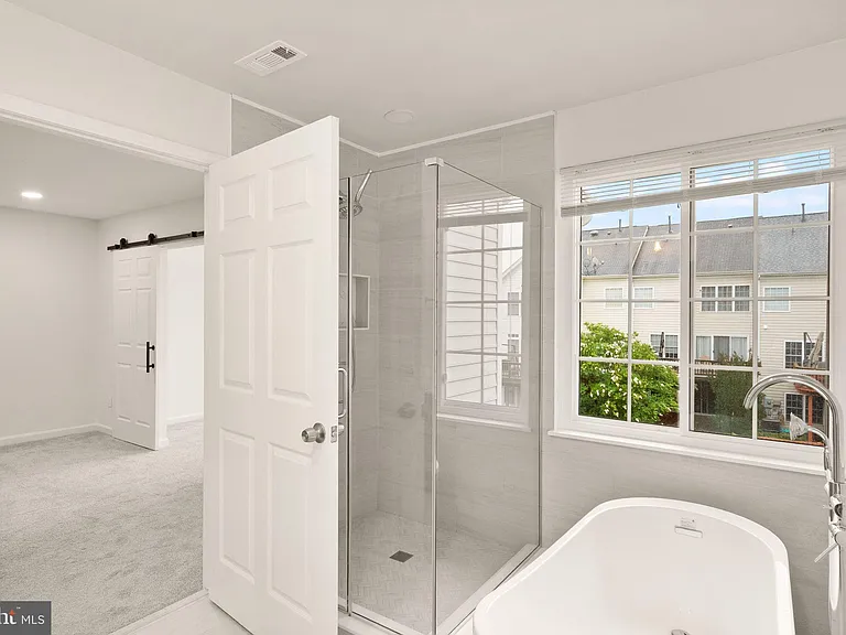 42685 Rolling Rock Sq — Photo 31