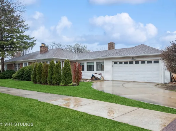 5201 Suffield Ct, Skokie, IL 60077