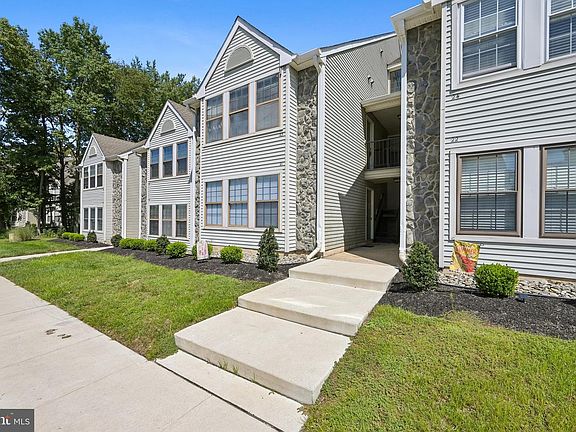 2nd image of 23 Chelmsford Ct