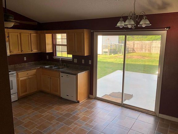 Kitchen & Dining Area