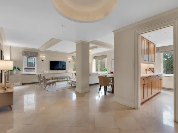 930 5th Avenue image 4 of 9