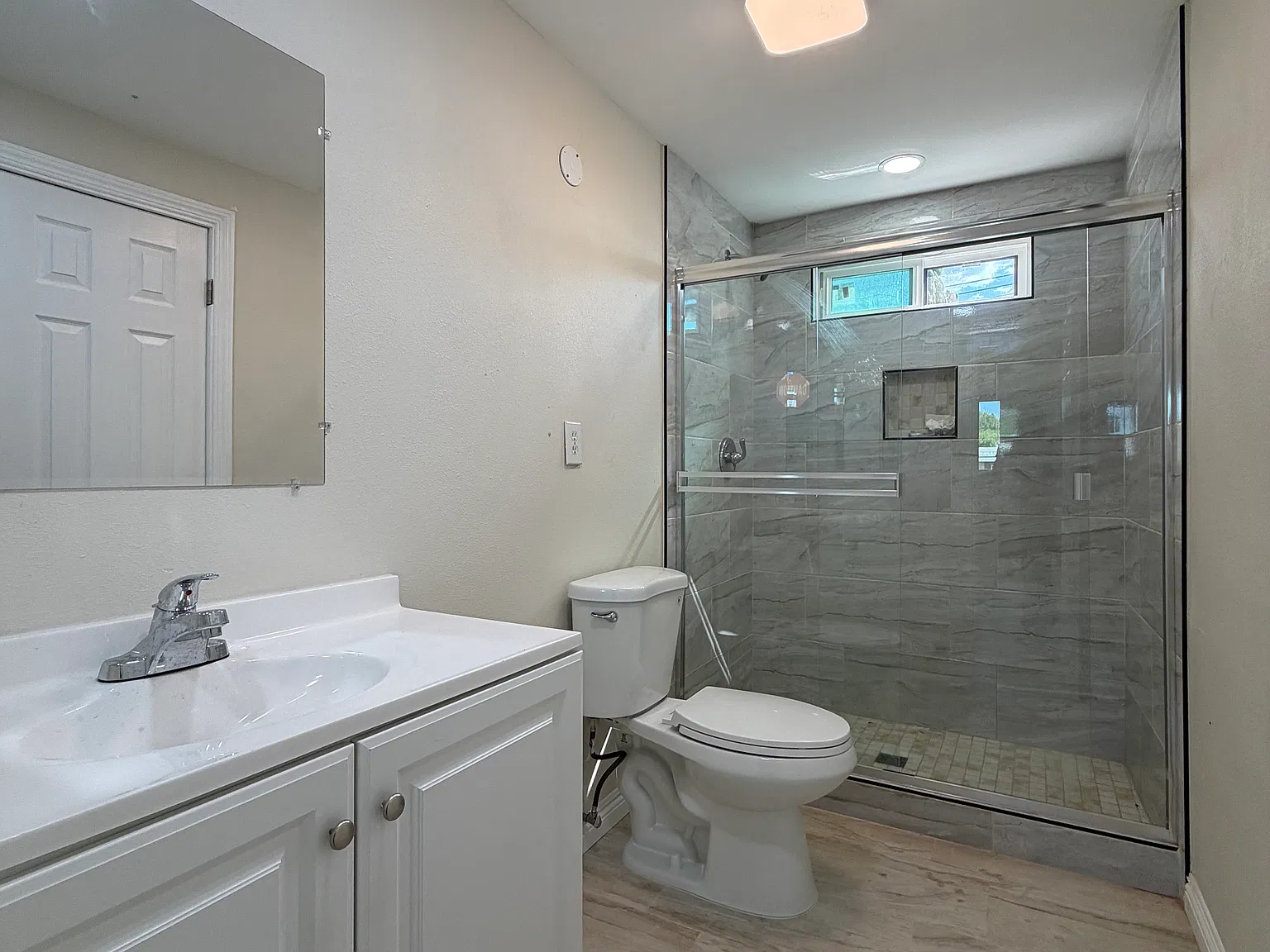 4 bed, 1250 sqft, $4,500 — Photo 2