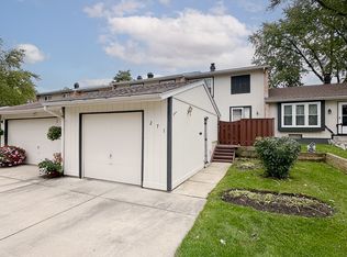 271 Colony Green Dr, Bloomingdale, IL 60108
