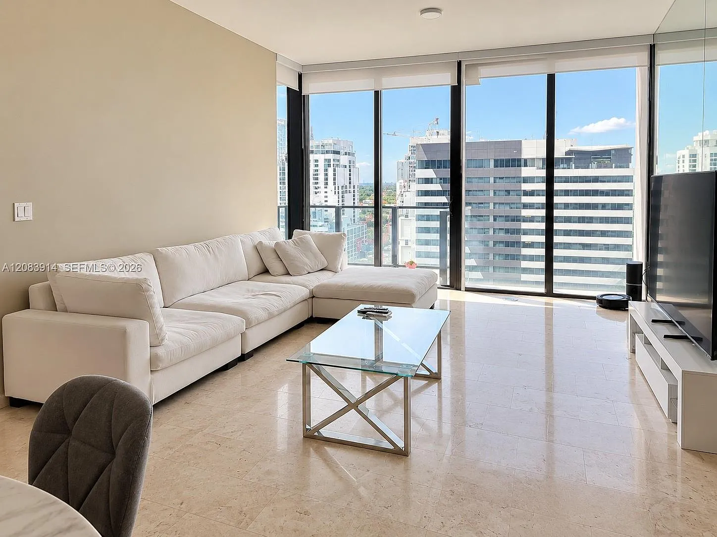Rise Condo — Photo 4