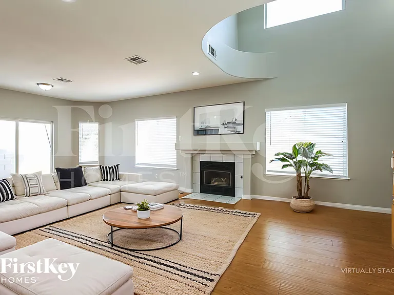 3600 N Tomsik St — Photo 4