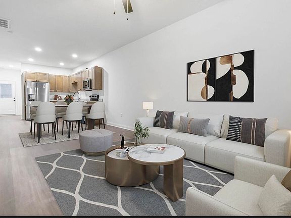 3rd image of 838 Ridgewood Dr Unit 4
