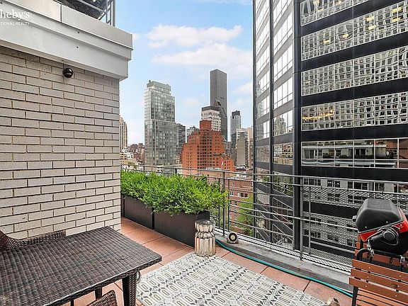 3rd image of 211 E 53rd St #Phe