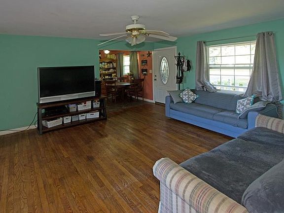 3rd image of 37410 Turner Dr