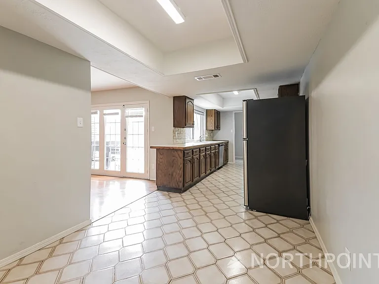 3464 Livingston Ln — Photo 5