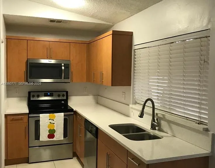 6704 SW 147th Ct — Photo 3