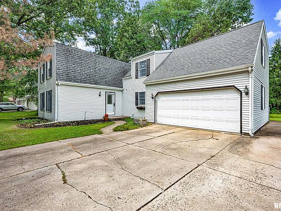 3rd image of 1117 W Deerbrook Dr