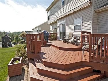 3rd image of 106 Lawnview Ct