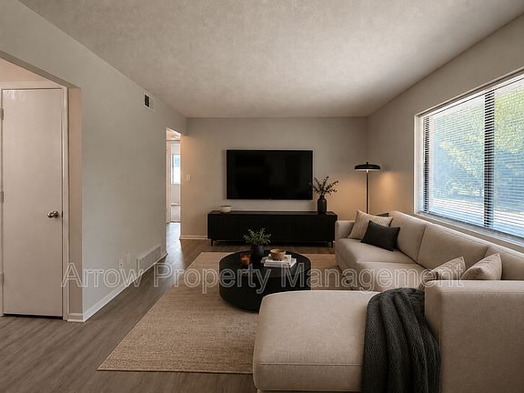 4th image of 922 A St #5