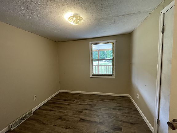 4th image of 1165 Hawkins Rd