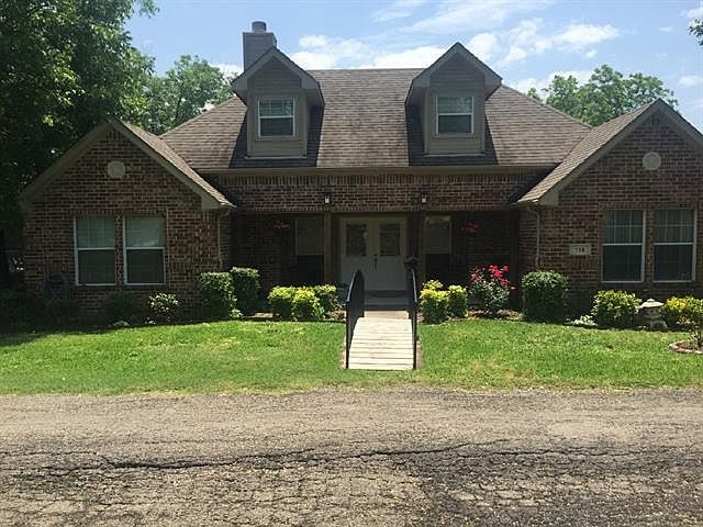 1st image of 115 W Gail Ln