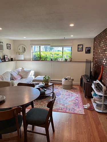 102 Alpine St Photo 1