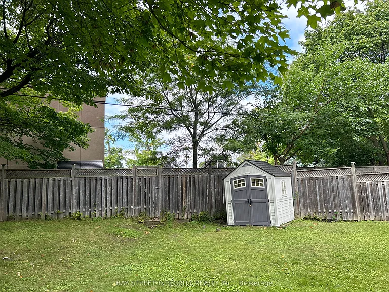 16 Highhill Dr — Photo 3