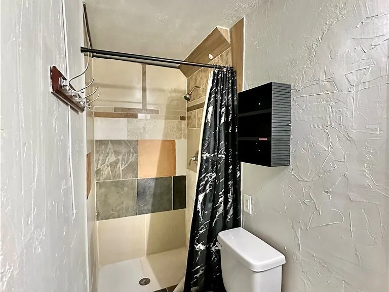 907 Laredo Ave — Photo 14