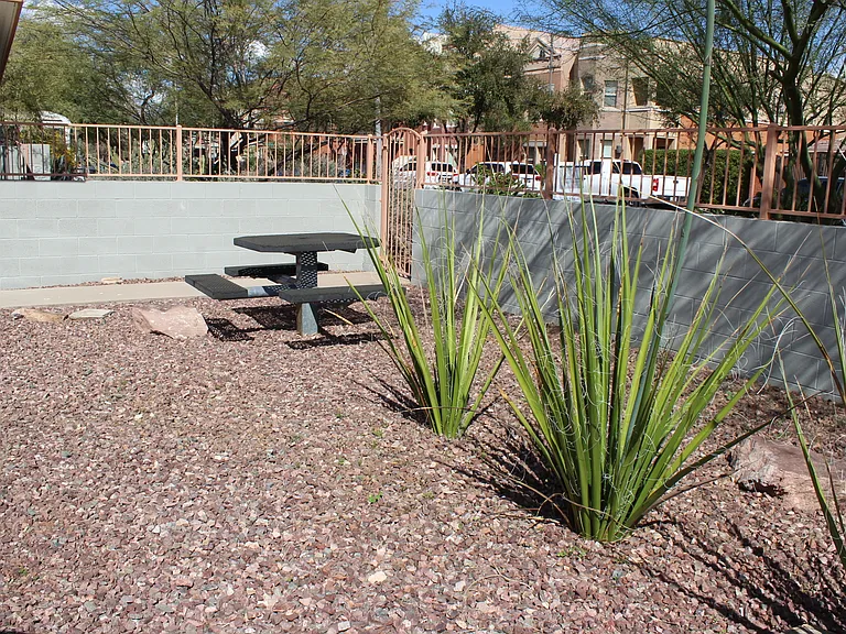 604 S Roosevelt St — Photo 15