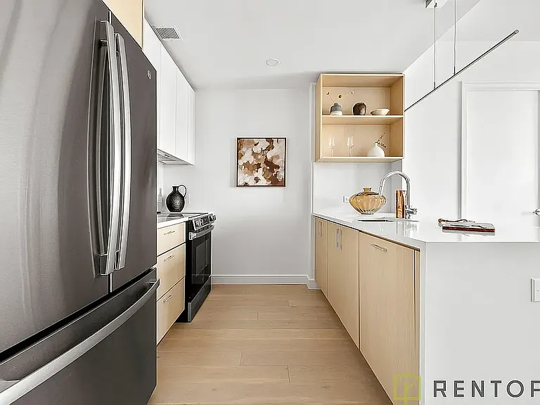 622 11th Ave #307 — Photo 7