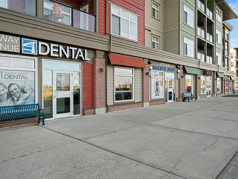 104 Mackenzie Way SW — Photo 31