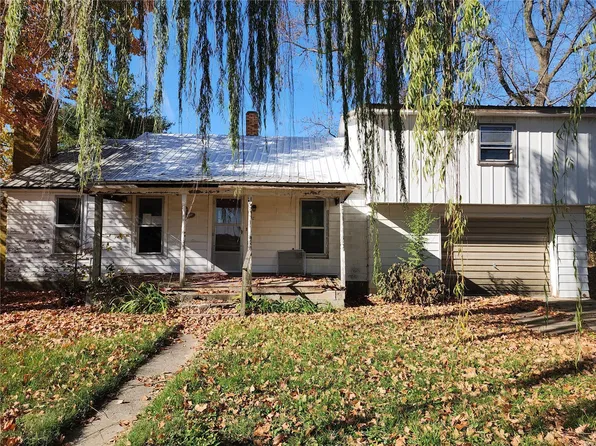 532 Adams St, Carrollton, IL 62016