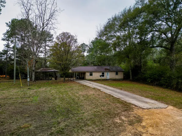 25 Ravenwood Rd, Sumrall, MS 39482