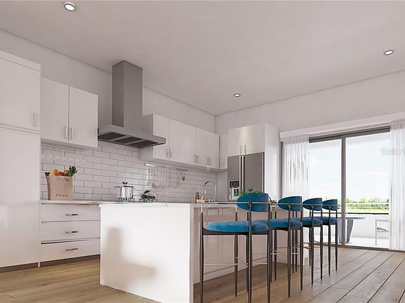 2nd image of 532 Plaza Pl #2